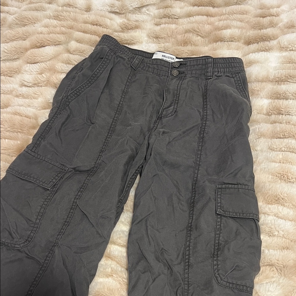 Hollister women’s Charcoal Cargo Pants